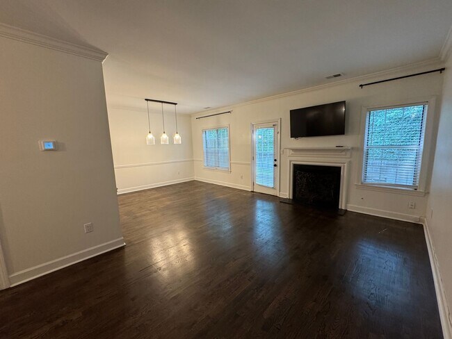 Building Photo - Nice Brick 2/2.5 Townhome in Atlanta- $2,750