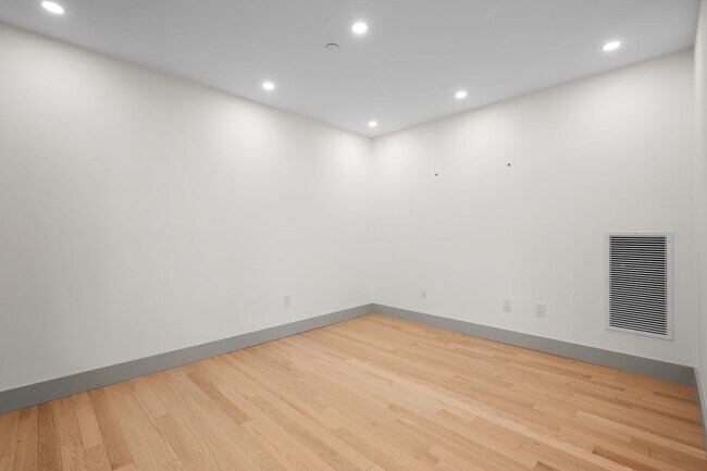 Building Photo - Modern Farmhouse 3 Bedroom 3.5 Barhroom