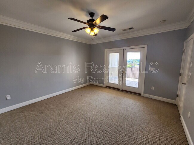 Building Photo - 200 Marion Pl NE