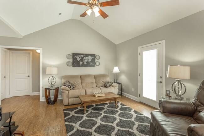 Building Photo - Beautiful Soddy Daisy Home!