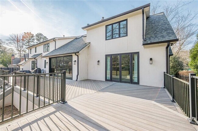 Building Photo - 4562 Columns Dr SE