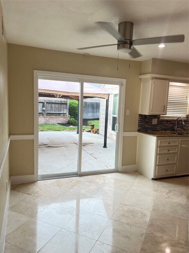 Building Photo - 6726 Saffron Hills Dr