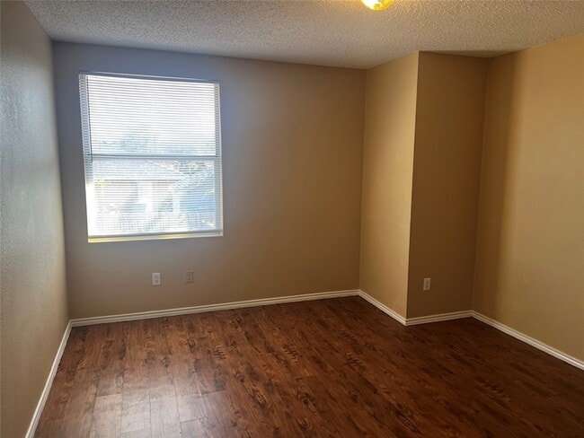 Building Photo - 1724 Creek Bend Ln