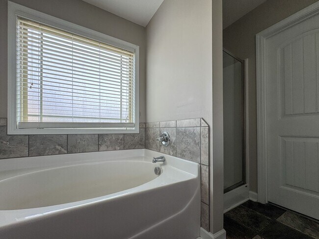 Building Photo - 267 High Leaf Dr