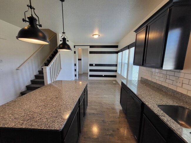 Building Photo - Single Family Home Eagle Mountain