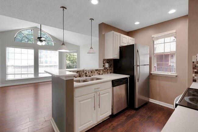 Building Photo - Charming 2BR Condo in Alpharetta