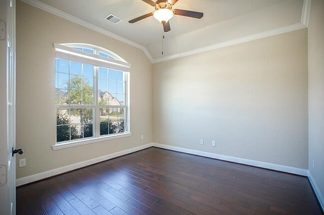 Primary Photo - 106 S Sawbridge Cir