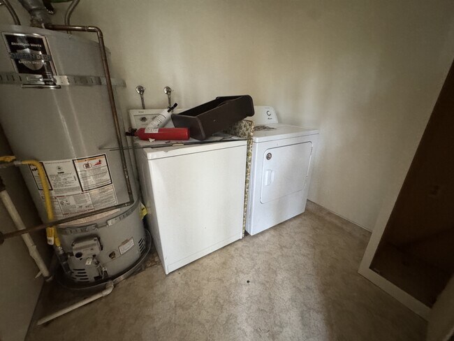 Building Photo - 865 Stanford Ave