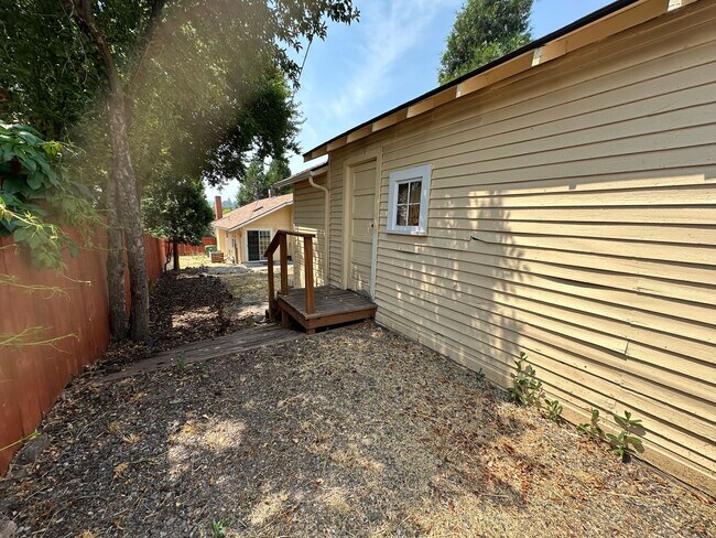 Building Photo - 919 N Eldorado Ave
