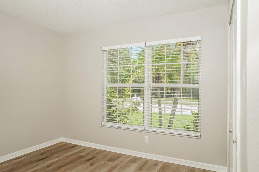 Building Photo - 304 Fareham Dr
