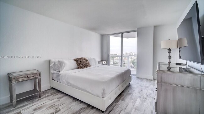 Building Photo - 2401 Collins Ave