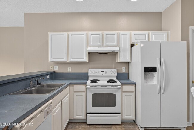 Building Photo - 1572 Biscayne Bay Dr