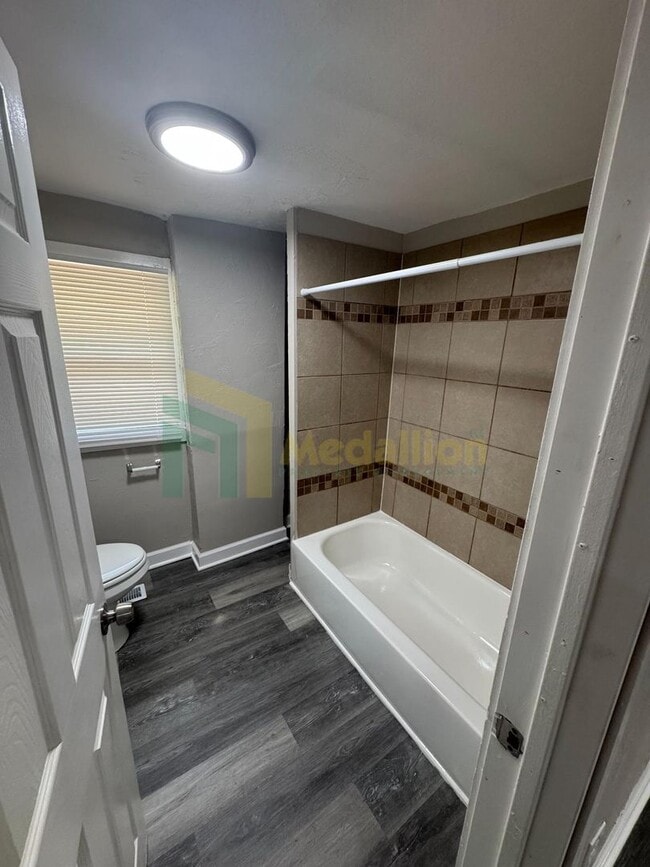 Building Photo - Beautifully Remodeled 4BR/2BA Home with Sp...