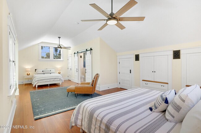 Building Photo - 290 St George St