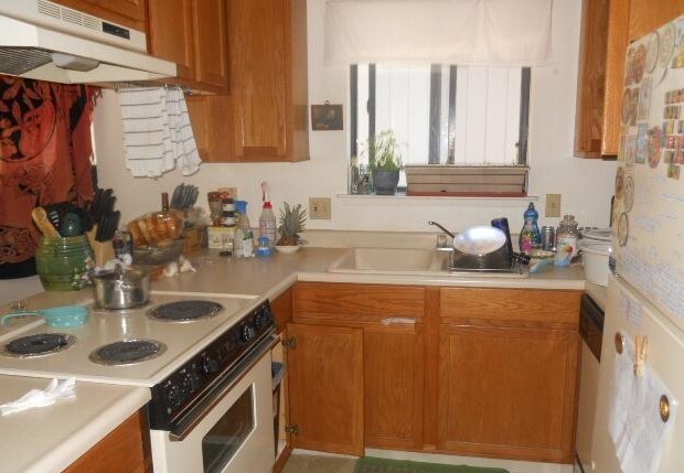 Kitchen - 764 Merced Ave