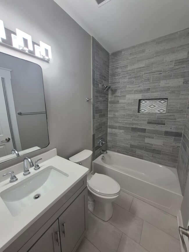 Building Photo - 344 Eastview Ct