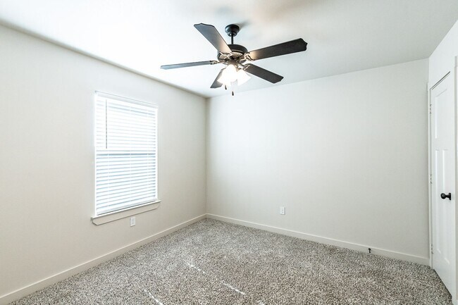 Building Photo - 12003 Englewood Ave