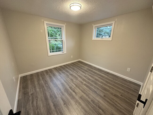 Building Photo - James Apt