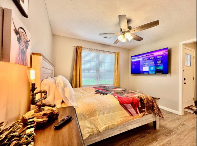 Building Photo - NEW Farmhouse Retreat Rustic decor and Cozy vibes!