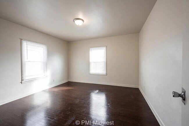 Building Photo - "Charming 2-Bedroom Duplex with Hardwood Floors in Indianapolis - Perfect Rental Opportunity!"