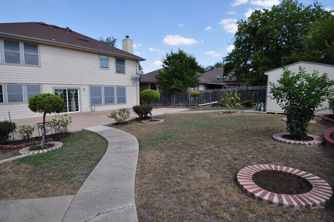 Building Photo - Spacious home for growing family with multiple dining and living areas! HUGE backyard!