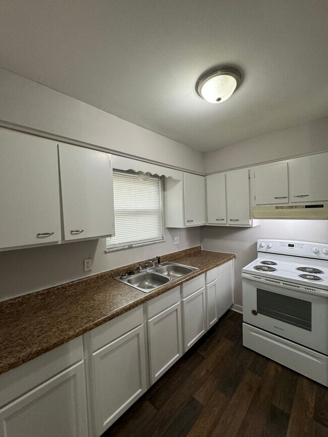 Building Photo - 2530 Schofield Ave