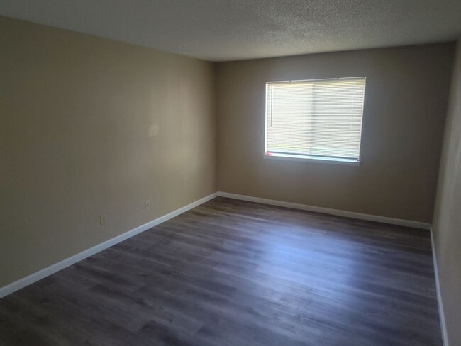Building Photo - Gorgeous 2 bed Aurora condo for rent