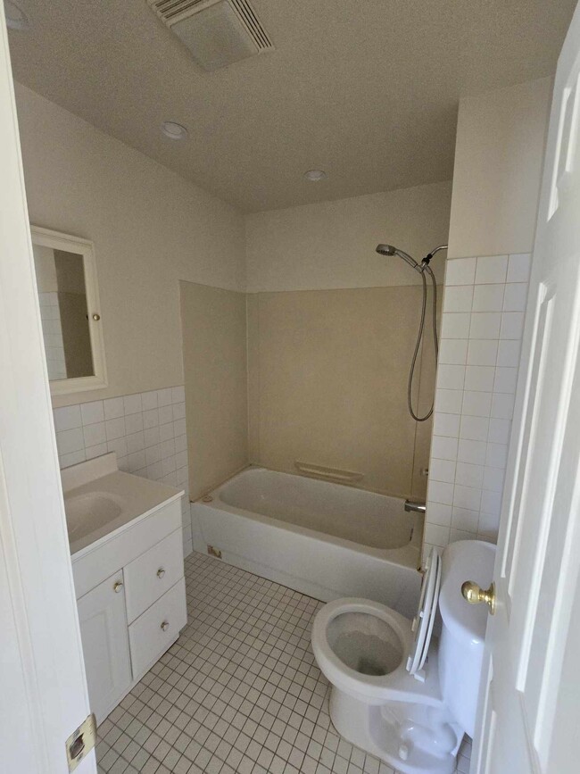 Full Bathroom Upstairs - 154 Oldfield Ave