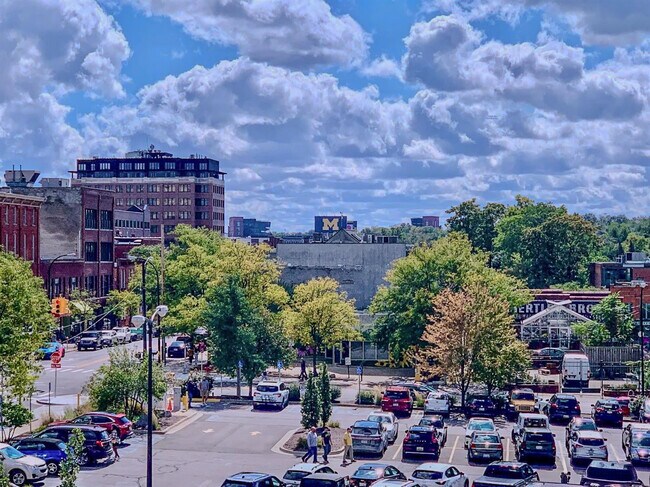 Building Photo - 111 N Ashley St