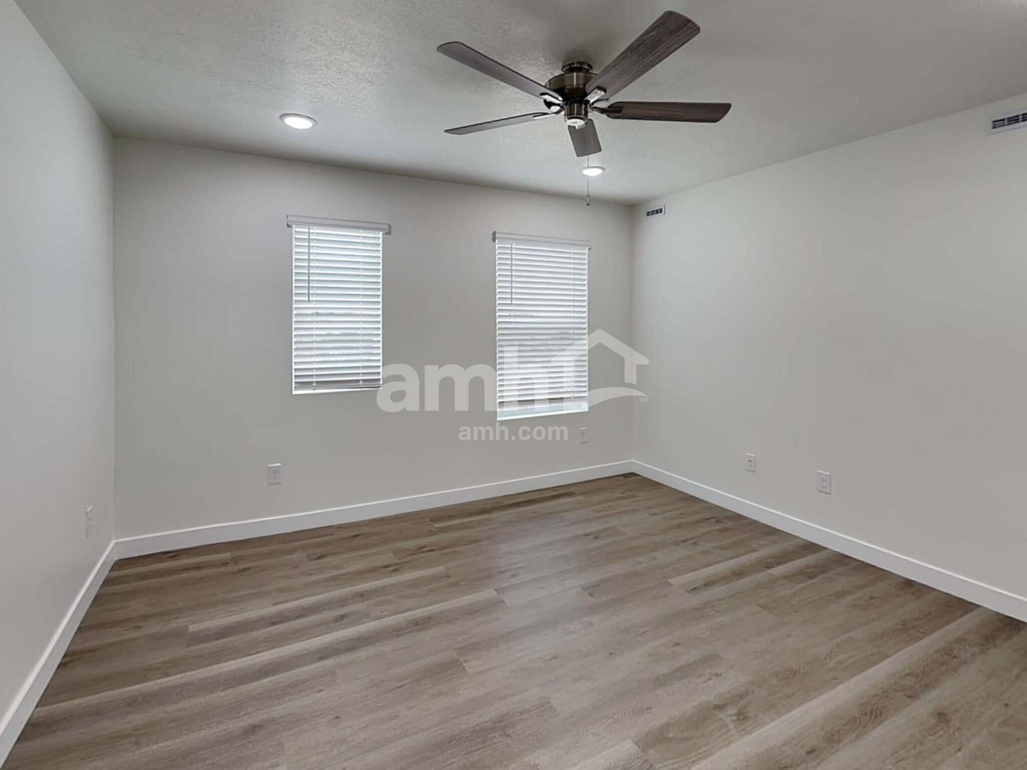 Building Photo - 1268 W Mahogany St