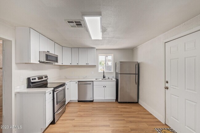 Building Photo - 1429 S 10th Ave