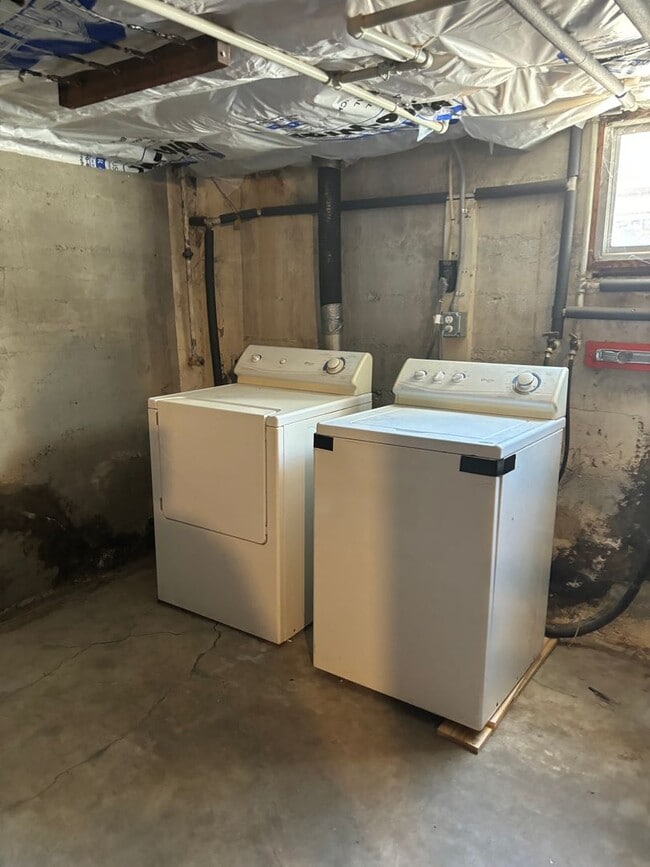 Building Photo - Downtown Roseburg 2 bedroom home