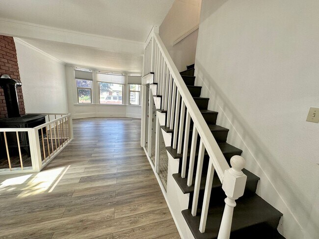 Building Photo - Remodeled Downtown Ellensburg Home