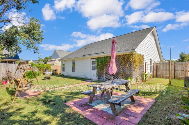 Building Photo - 3918 Red Oak Dr