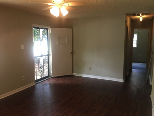 Building Photo - Nice 2 Bdrm 1 Bath