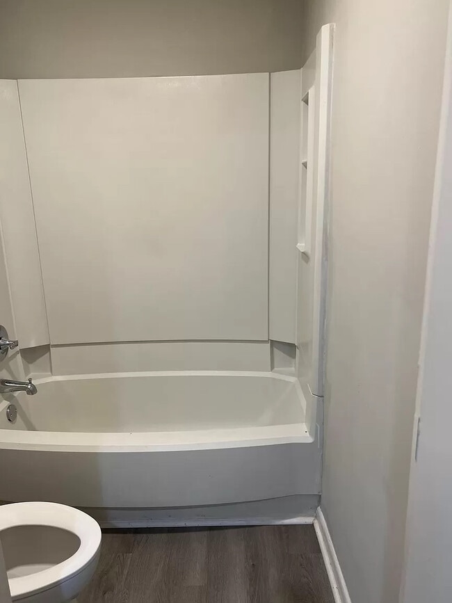 Building Photo - Room in Condo on Sharon Chase Dr