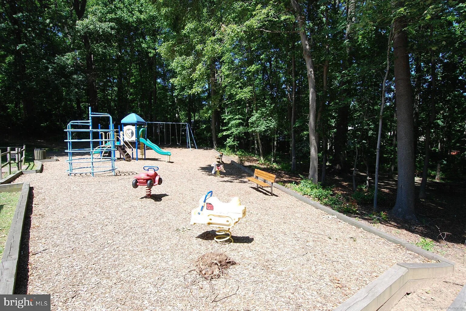 Building Photo - 2300 Pimmit Dr