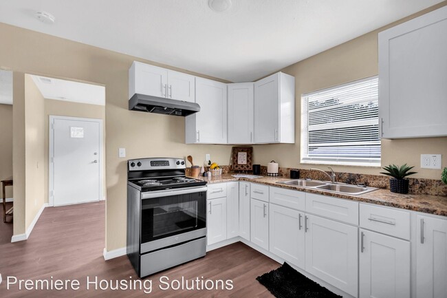 Building Photo - 4 br, 1.5 bath House - 305 Union Street