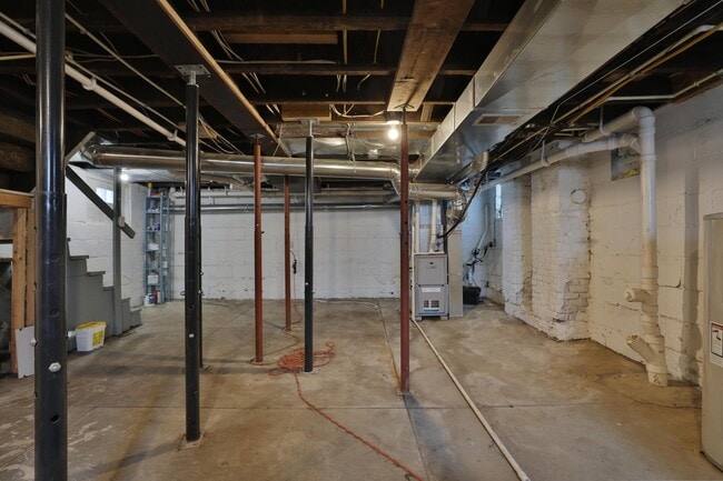 Building Photo - 693 Wilson Ave