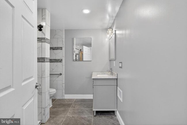 Building Photo - 505 69th St