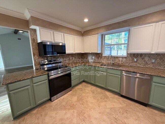 Building Photo - 12947 Tree Wy Ct N