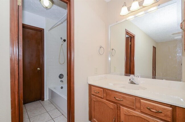Building Photo - 1319 Silver Morning Dr