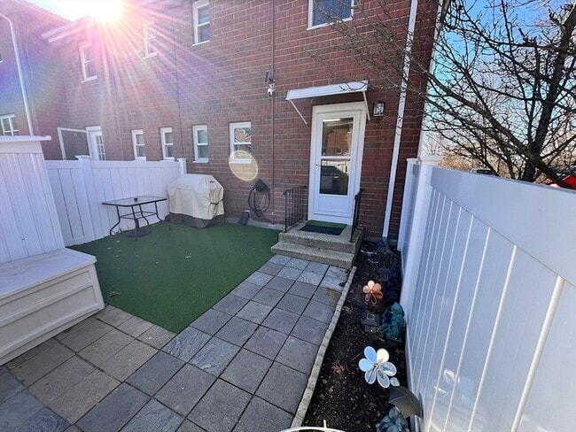 Building Photo - 108 Kingston St