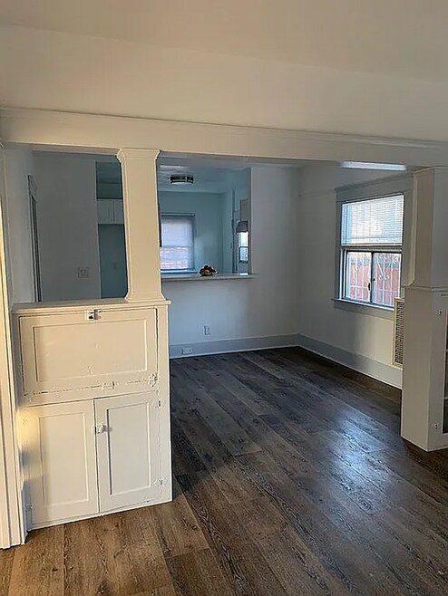 Building Photo - 1625 1/2 W 55th St