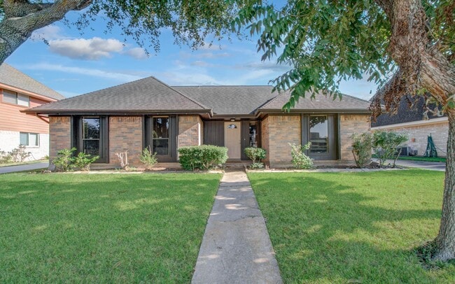 Building Photo - 2707 Planters St