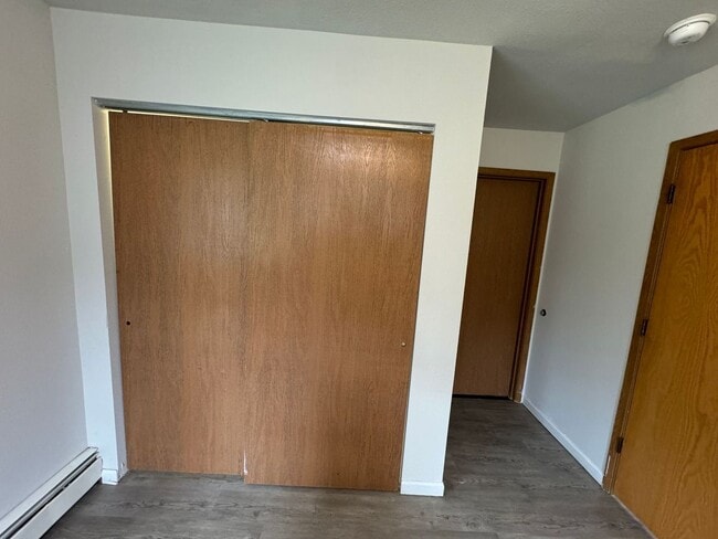 Building Photo - 1 BD, 1 BA Apartment Nestled Back on a Cul-de-Sac