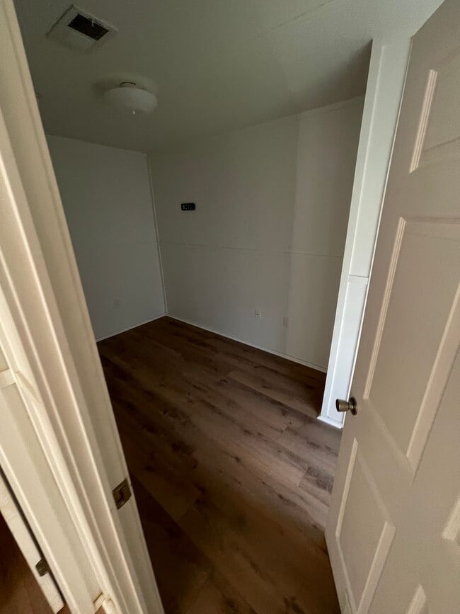 Building Photo - Lot 13