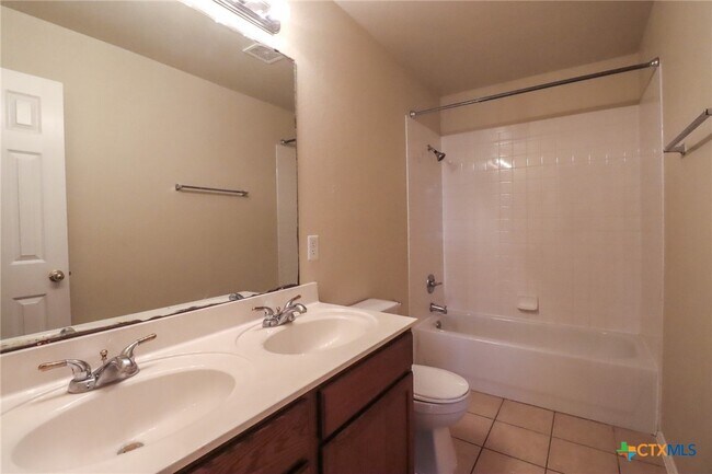 Building Photo - 1805 Lobrecht Ct