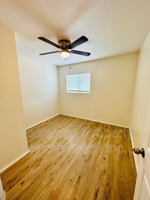 Building Photo - 5233 Countryside Dr