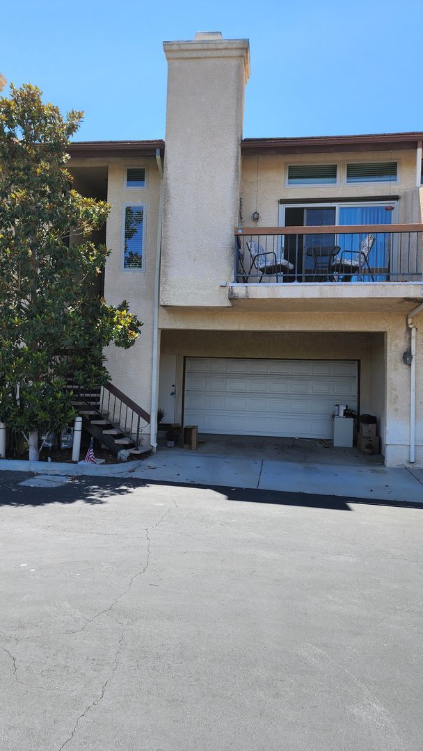 Building Photo - Thousand Oaks Town Home with Amazing Views Including a Two Car Garage